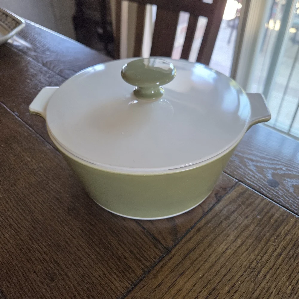 Vintage 70's Avacado Green Corningware 1 3/4 Quart Covered Casserole